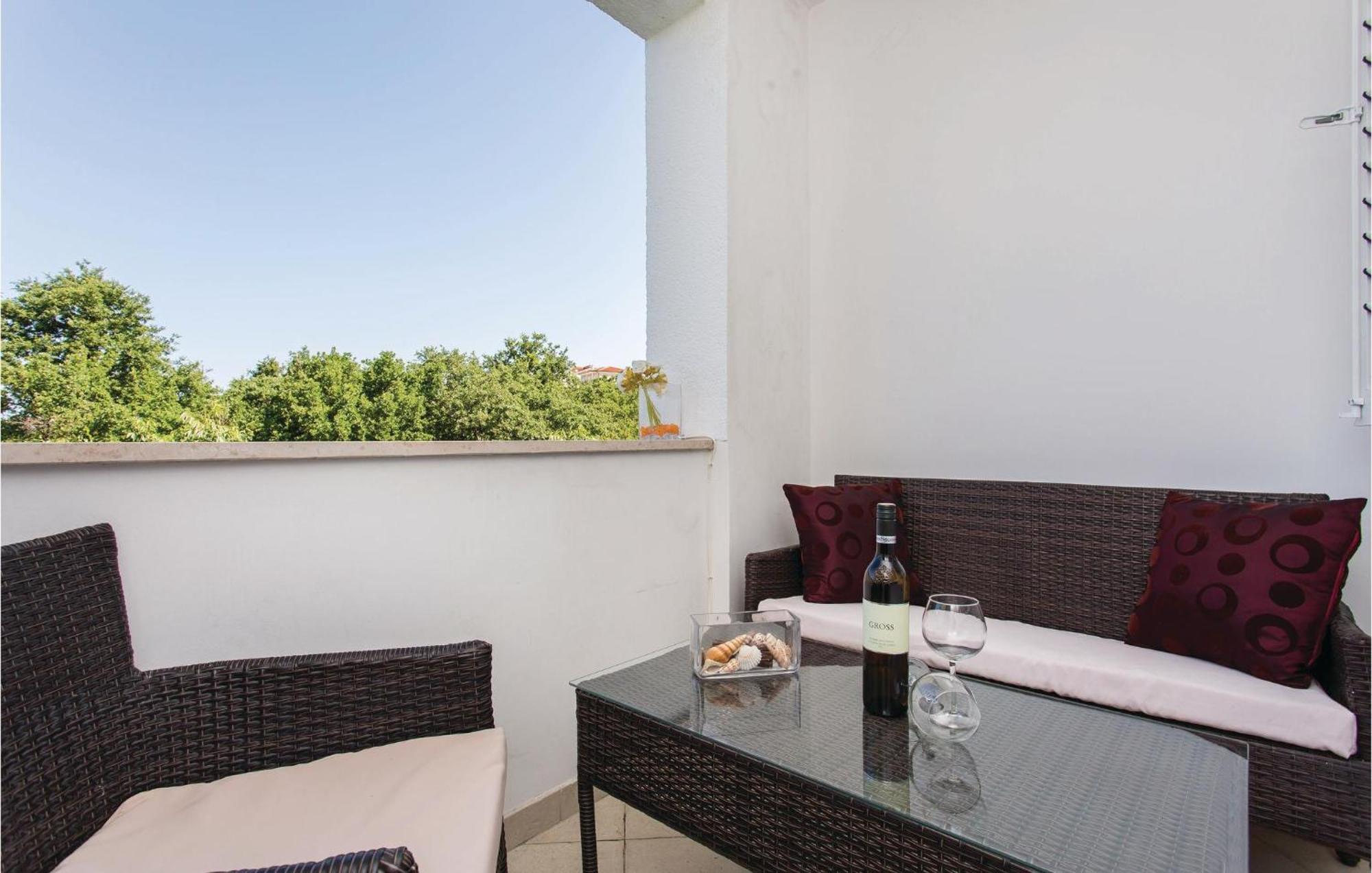Amazing Apartment In Njivice With Wifi Eksteriør bilde